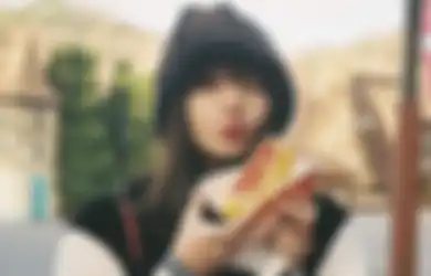 Gemas, Lisa Enggak Bisa Menahan Diri Belanja Barang Imut untuk Kucing!