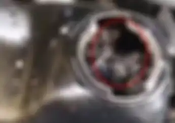 Video: Ini Yang Terjadi Kalau Mesin Kemasukan Batu Kerikil, Motor Jangan Coba-coba!