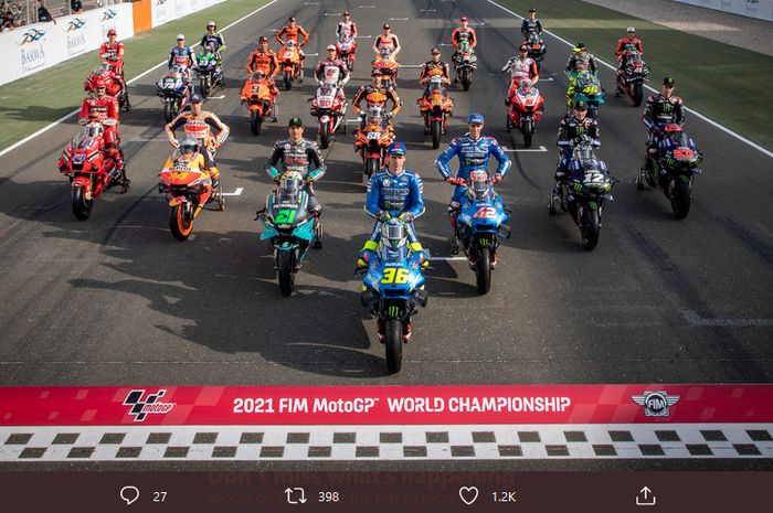 Para pembalap berpose menjelang seri pembuka MotoGP 2021 di Sirkuit Losail, Doha, Qatar,  25 Maret 2021.