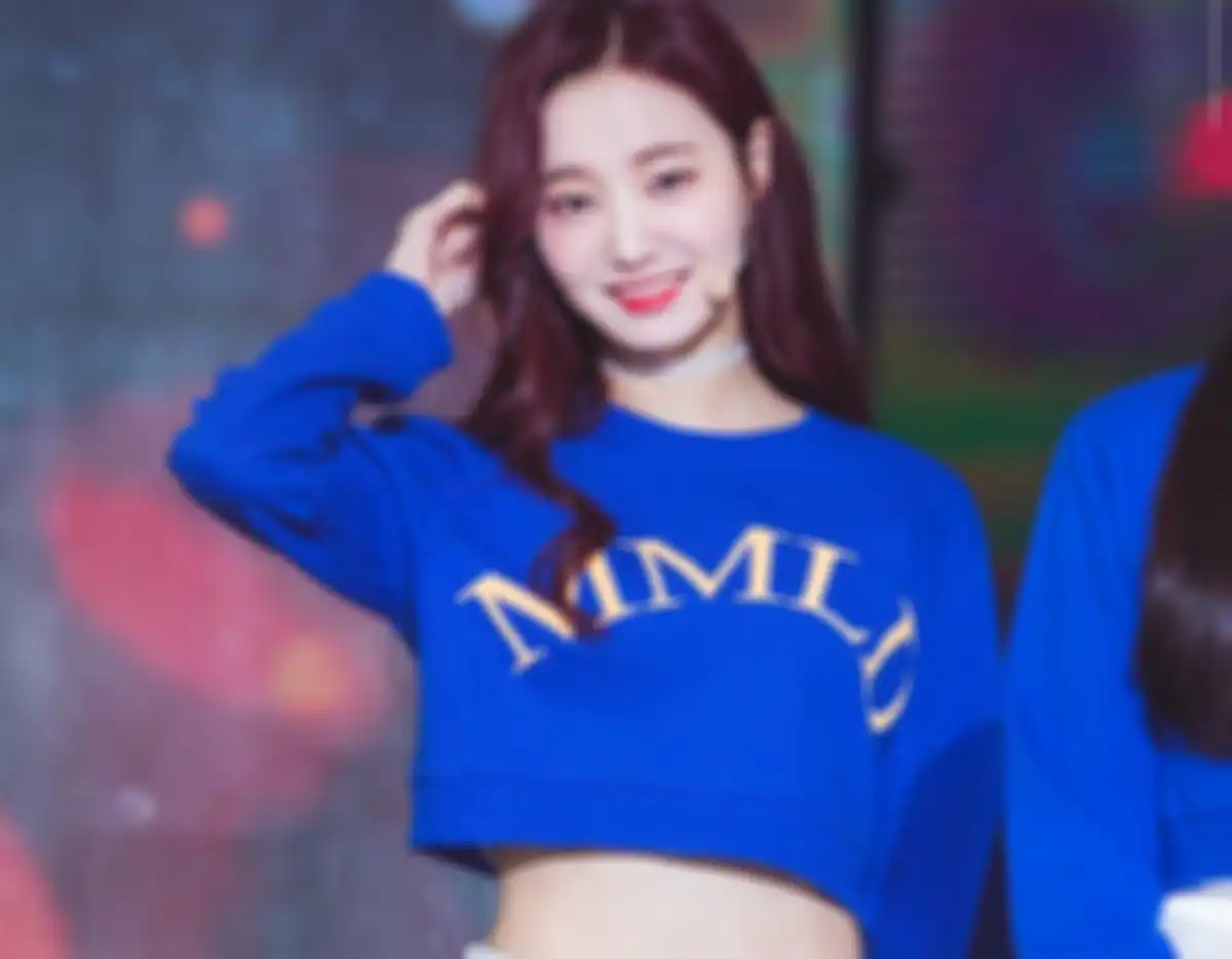 Yeonwoo MOMOLAND 
