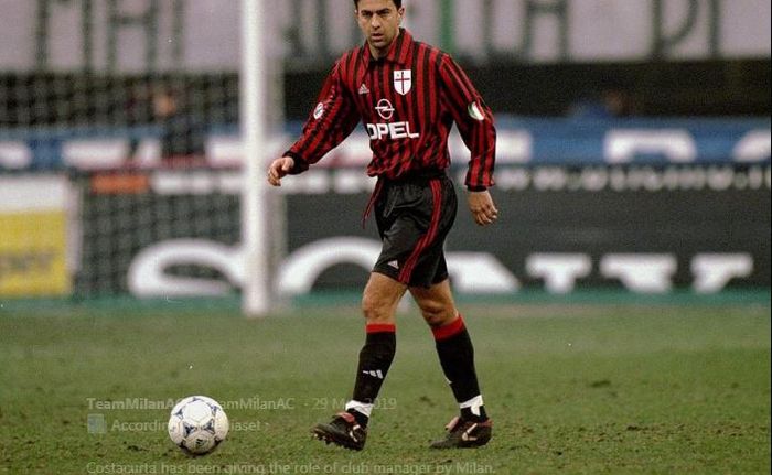 Alessandro Costacurta saat memperkuat AC Milan.