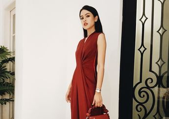 Stunning! Ini 5 Gaya Formal Maudy Ayunda dengan Outfit Merah