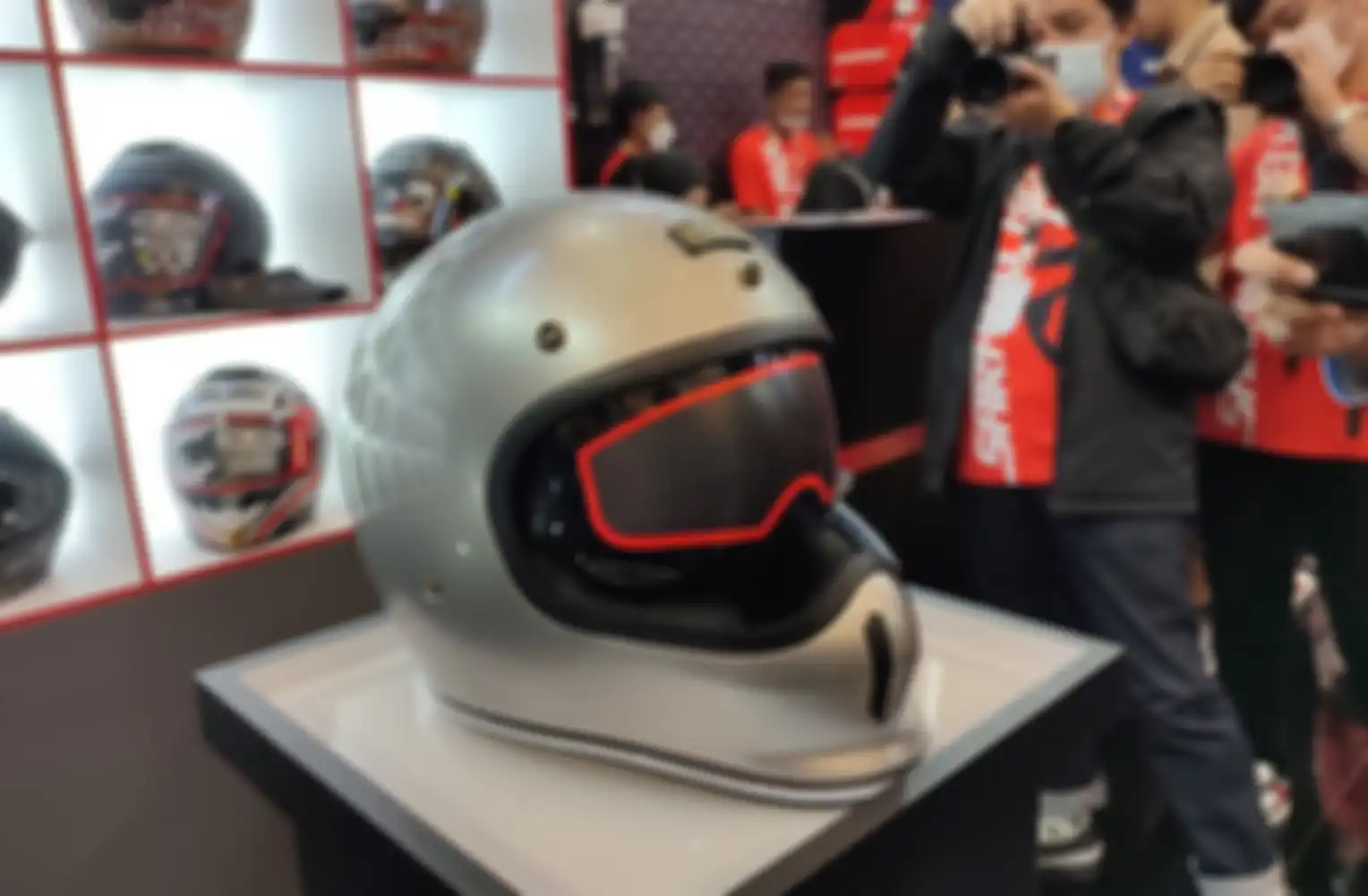 Helm NJS Freedom memiliki inner visor.