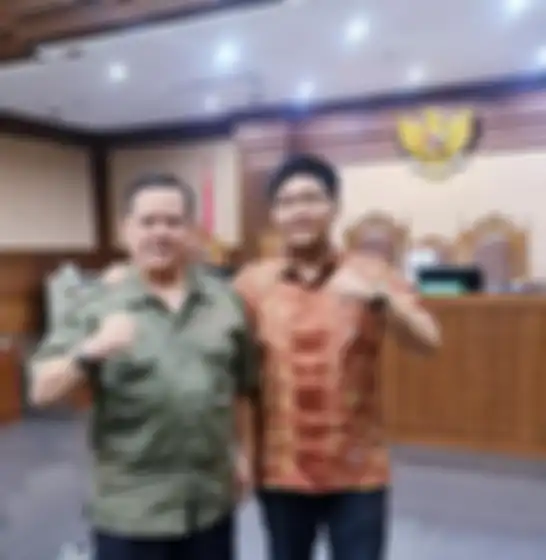 Jenderal bintang dua Napoleon Bonaparte (kiri) dikabarkan menganiaya Muhammad Kece. 