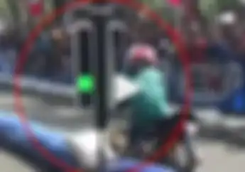 Tabrakan yang Bikin Repot Panitia, Video Pembalap Drag Bike Tabrak Lampu Start