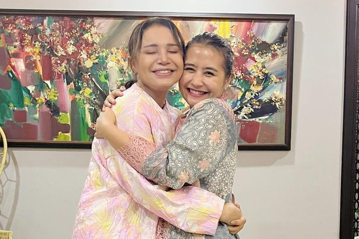 Prilly Latuconsina dsn Rossa