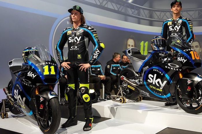 Nicolo Bulega dan Luca Marini saat menghadiri presentasi Sky Racing Team VR46.