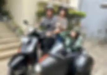 Usai Gagal Jadi Cawapres Anies Baswedan, AHY Malah Pamer Naik Vespa Modifikasi Unik