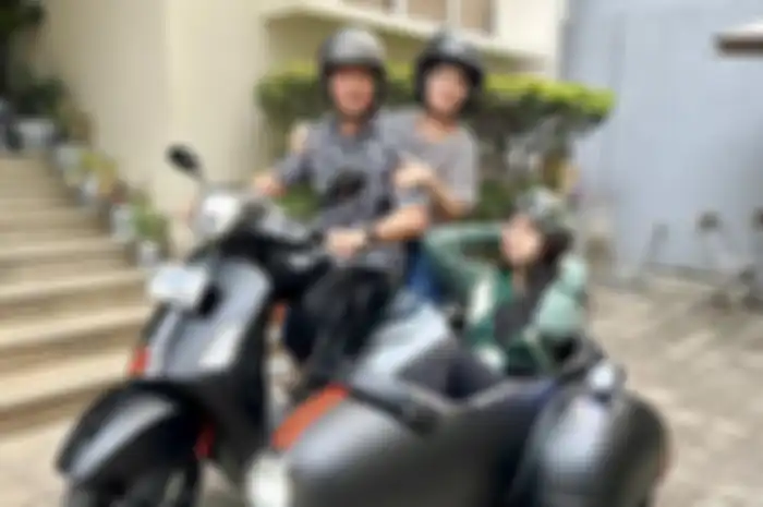 Agus Harimurti Yudhoyono (AHY) berpose naik Vespa modfikasi usai gagal jadi cawapres Anies Baswedan