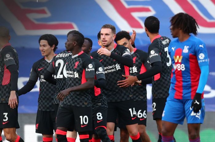 Selebrasi para pemain Liverpool usai mencetak gol ke gawang Crystal Palace dalam laga Liga Inggris di Stadion Selhurst Park, Sabtu (19/12/2020).