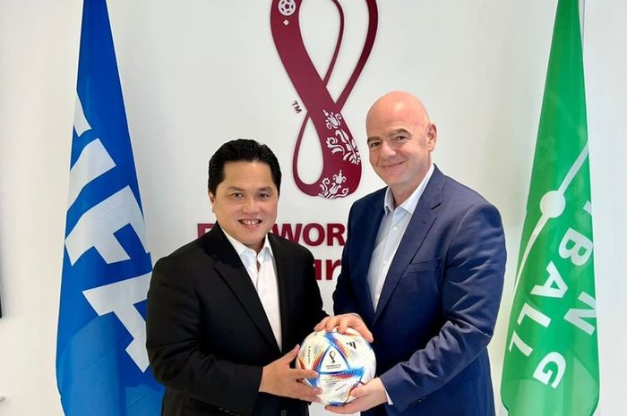 Menteri Badan Usaha Milik Negara (BUMN) Erick Thohir saat bertemu Presiden FIFA Gianni Infantino.