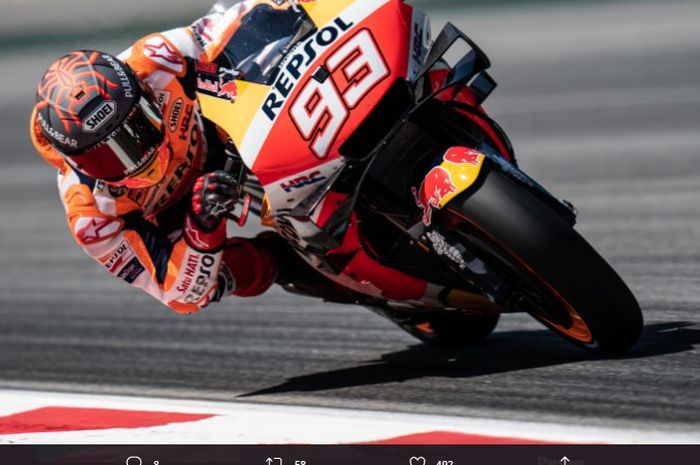 Pembalap Repsol Honda, Marc Marquez, saat memacu motornya selama Tes MotoGP Catalunya 2021 di Circuit Barcelona-Catalunya, Senin (7/6/2021).