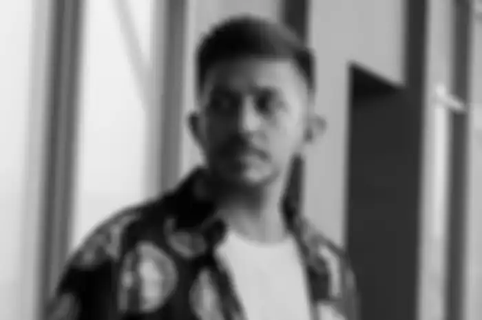 Dennis Perez alias Guruku Mr. D mau ngajak kamu untuk seru-seruan sambil belajar grammar Bahasa Inggris. Siap join?