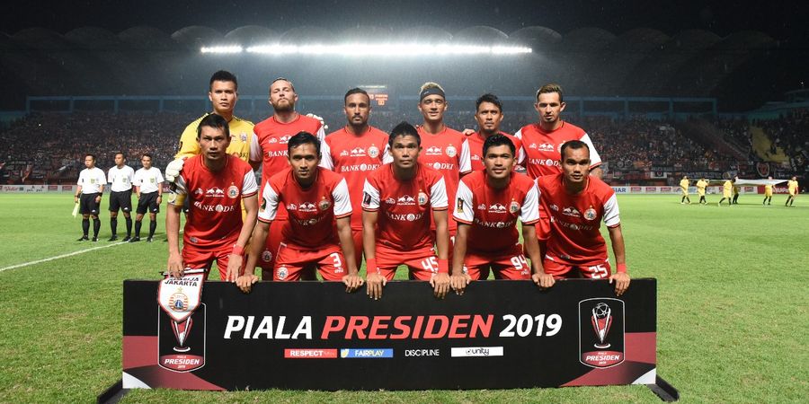 Persija Dirumorkan Bidik Diego Forlan dan Robin van Persie, Apa Tanggapan Manajer?