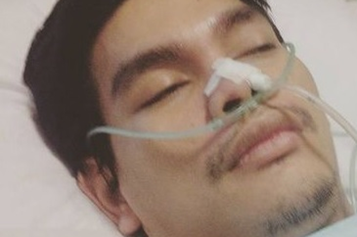 Ditinggal Cerai Istri saat Terserang Stroke, Mantan Vokalis Terkenal Ini Sekarang Cuma Bisa Minum Kopi Di Kursi Roda