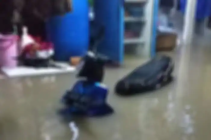 Ilustrasi motor terendam banjir
