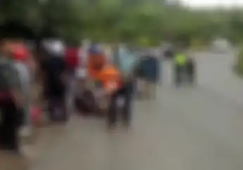 Ngeri, Hilang Kendali di Tikungan,  Pemotor yang Berboncengan Tabrakan Dengan Toyota Avanza