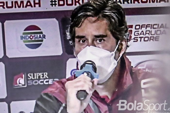 Pelatih Bali United, Stefano Cugurra Teco, sedang memberikan keterangan kepada awak media seusai uji coba melawan timnas U-22 Indonesia, 5 Maret 2021.(Foto Virtual)