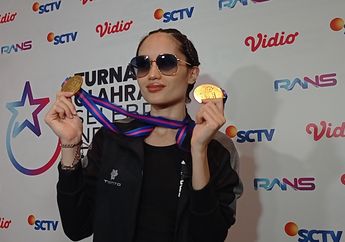 Raih Dua Medali Emas di Pertandingan Renang TOSI Season 2, Cinta Laura: Aku Sangat Bangga