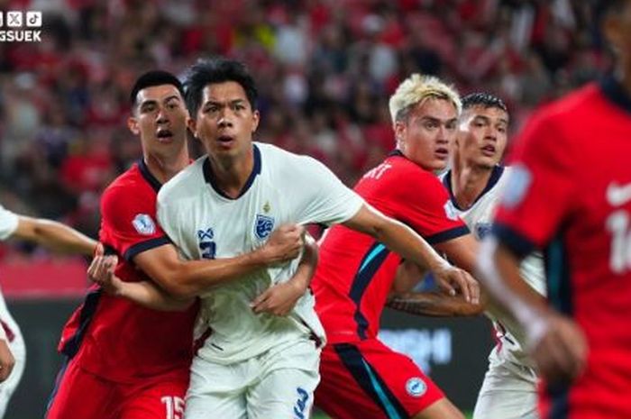 Suasana pertandingan Timnas Singapura versus Timnas Thailand pada laga Grup A ASEAN Cup 2024.