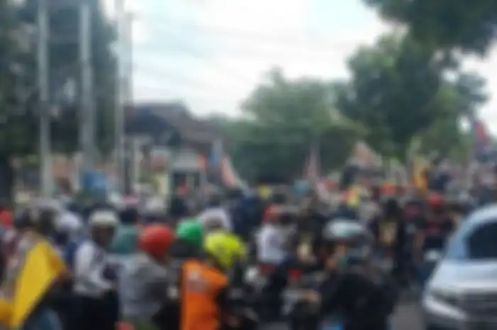 Ilustrasi konvoi motor knalpot brong oleh para oknum pesilat di Madiun.