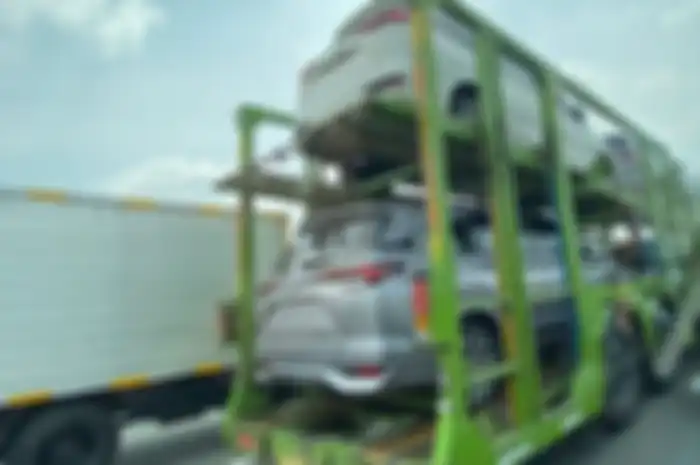 Toyota Avanza Veloz terbaru sudah mulai didistribusikan, harganya bisa dapat berapa unit Yamaha NMAX nih?