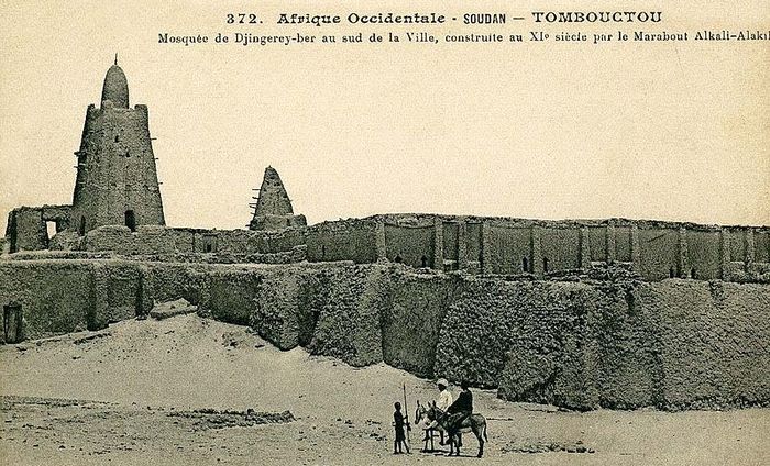 Kartu pos 372 oleh Edmond Fortier. Pemandangan Masjid Djinguereber di Timbuktu, Mali.