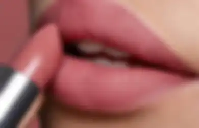 Natural Banget, Ini 5 Warna Lipstik Buat Lengkapi Tampilan No Makeup Look!
