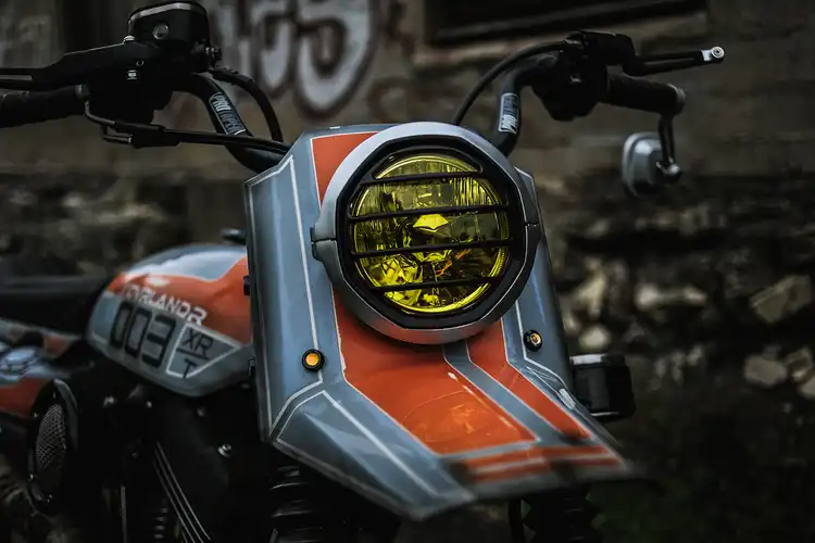 Biar Keren, Ingat Bahaya Melapis Reflektor Lampu Dengan Stiker