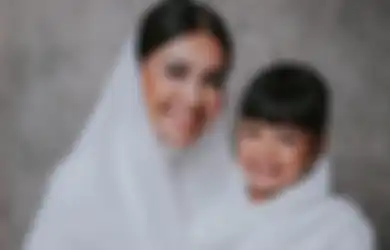 Sempat Panik Gigi Putrinya Mendadak Rusak Parah Usai Jalani Kemoterapi, Denada Akhirnya Ucap Syukur: Alhamdulillah