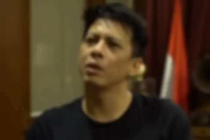 Nyaris Tak Pernah Terekspos padahal sang Adik Dielu-elukan Jadi Lady Killer, Inilah Sosok Kakak Kandung Ariel NOAH yang Juga Berparas Rupawan, Profesinya Tak Kalah Mentereng!