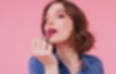 Jangan Asal Ikut Tren, Siapa Sangka Kesalahan Sepele Saat Pakai Makeup Ini Bisa Bikin Wajah Terlihat Lebih Tua