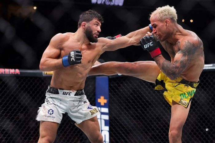 Rumor duel Arman Tsaruykan (kiri) usai batal  lawan Islam Makhachev dijawab manajernya.
