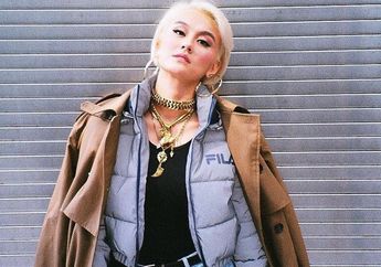 Agnez Mo Pilih Tutup Kolom Komentar Saat Tampil Berani Pakai Bikini Hitam di Pesta Hot Girl Summer