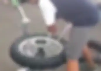 Mau Tahu Cara Bongkar dan Pasang Ban Enggak Sampai 1 Menit? Lihat Videonya Bro