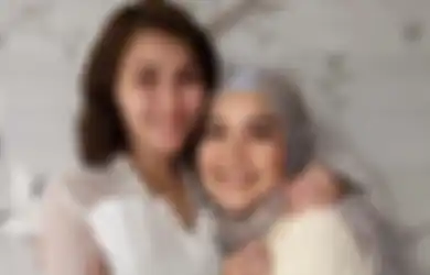 Buket Uang Diterimanya dari Ayah Rozak dan Syifa, Ibu Ayu Ting Ting Bilang Begini Saat Terima Kado Bunga Anggrek dari Ivan Gunawan