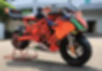 Berseragam Tim KTM MotoGP, Motor Lenka GP-R Ini Terlihat Makin Gagah