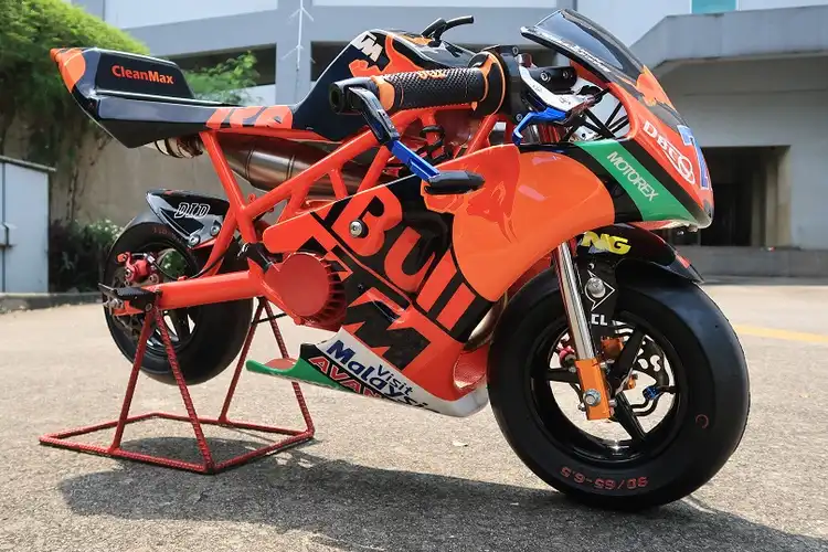 Berseragam Tim KTM MotoGP, Motor Lenka GP-R Ini Terlihat Makin Gagah
