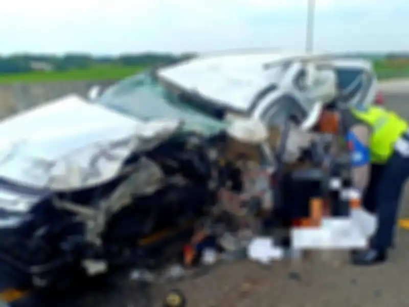 Vanessa Angel dan Bibi Andriyansyah dinyatakan meninggal dalam kecelakaan di tungal Mitsubishi Pajero Sport di tol Jombang-Mojokerto