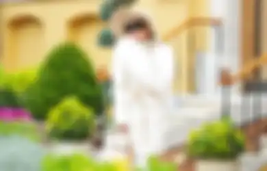 Rayakan Pesta Ulang Tahun Sederhana di Belakang Rumah, Penampakan Tas Kecil di Samping Syahrini Ini Justru Bikin Geger, Tak Disangka Seharga Rumah, Begini Wujudnya!