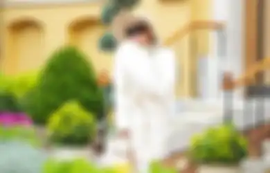 Rayakan Pesta Ulang Tahun Sederhana di Belakang Rumah, Penampakan Tas Kecil di Samping Syahrini Ini Justru Bikin Geger, Tak Disangka Seharga Rumah, Begini Wujudnya!