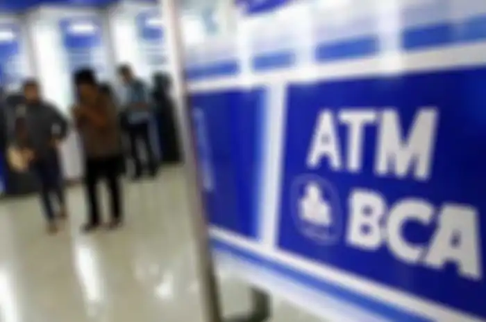 Ilustrasi ATM BCA. Bayar pajak motor online tahun 2022 makin gampang, lewat ATM BCA begini caranya.