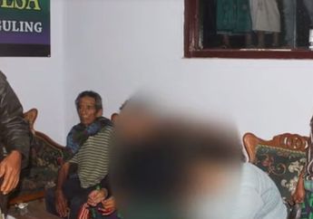 Kedapatan Bersama Bidan Desa Saat tengah Malam, Oknum Polisi Pasuruhan Diarak dan Ditelanjangi Keliling Kampung Secara Beramai-ramai