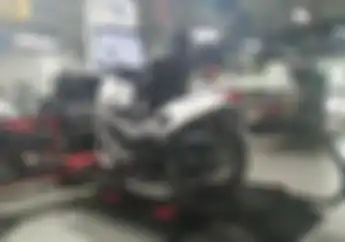 Enggak Pakai Susah, Begini Cara Ganti Oli Mesin Yamaha NMAX