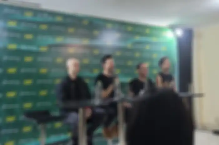Simple Plan akui sempat terkejut dengan menu sarapan di Indonesia yang beragam.