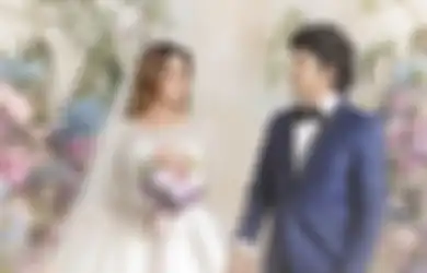 Begini Dekorasi Super Mewah dan Elegan di Pernikahan Aurel dan Atta yang Serba Putih dengan Bertabur Bunga dan Pernak-pernik Mahal
