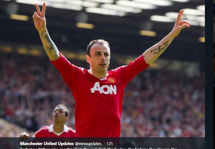 Dimitar Berbatov melakukan selebrasi saat membela Manchester United.