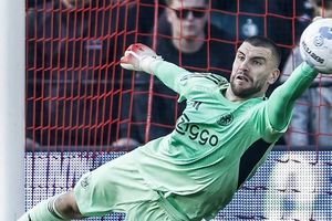 Ditampar Kualitas Kiper Timnas Indonesia, Pelatih Ajax Amsterdam Awalnya Ragu Malah Kini Memuji Maarten Paes