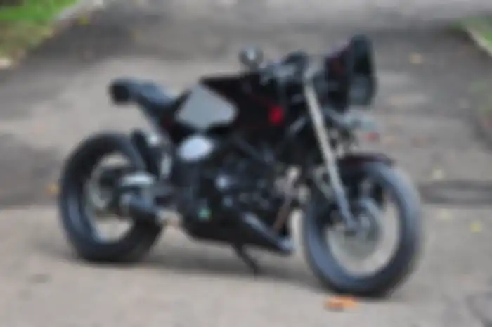 Kental aura Star Wars, modifikasi motor Honda CBR250R ini berkonsep ala Darth Vader.
