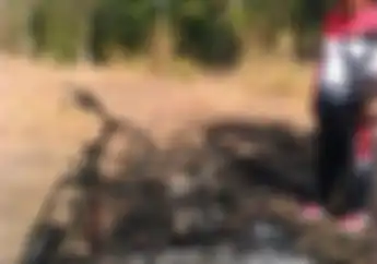 Pemilik Ketakutan, Warga Marah dan Bakar Motor yang Ditinggal di Semak-semak